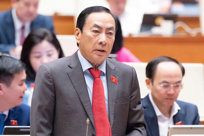 Đại biểu Phạm Văn Hòa.