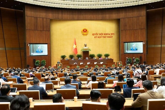 Quốc hội thông qua Nghị quyết phát triển kinh tế - xã hội 5 năm giai đoạn 2026 - 2030, chốt tăng trưởng GDP bình quân từ 10% trở lên.