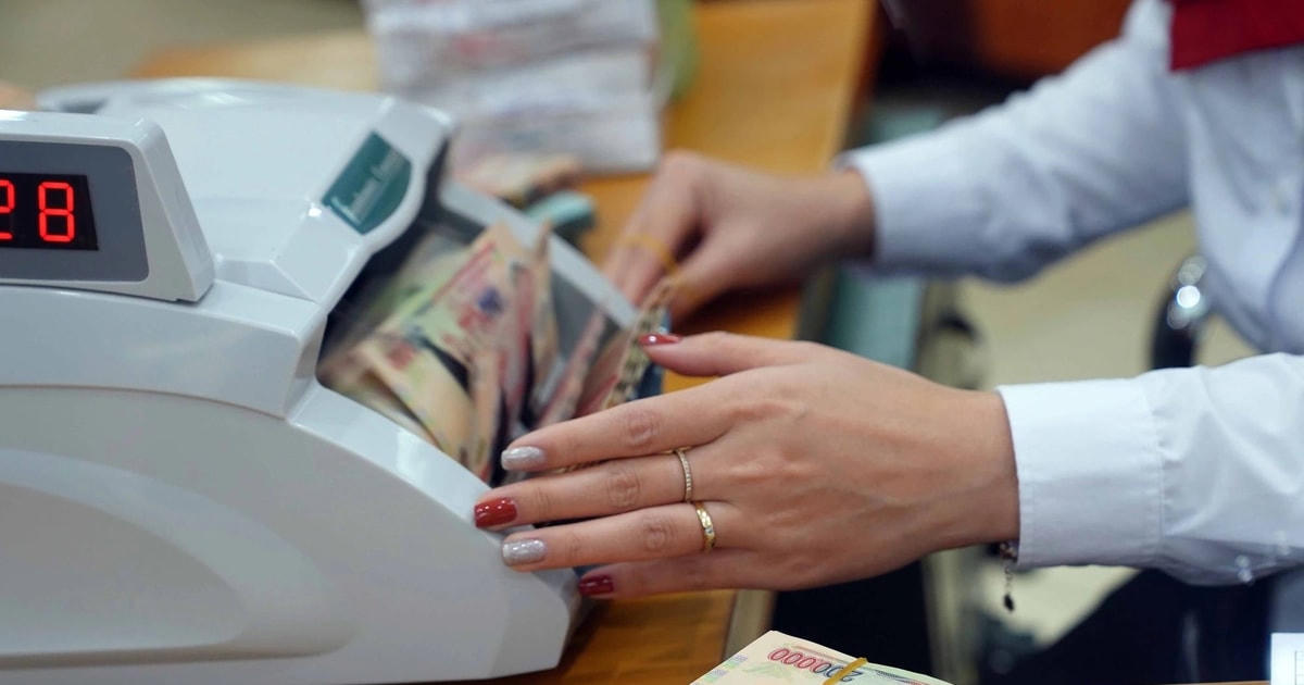 Lãi suất quý 2/2026 có thể giảm dần: dòng tiền nhàn rỗi nên đầu tư gì?