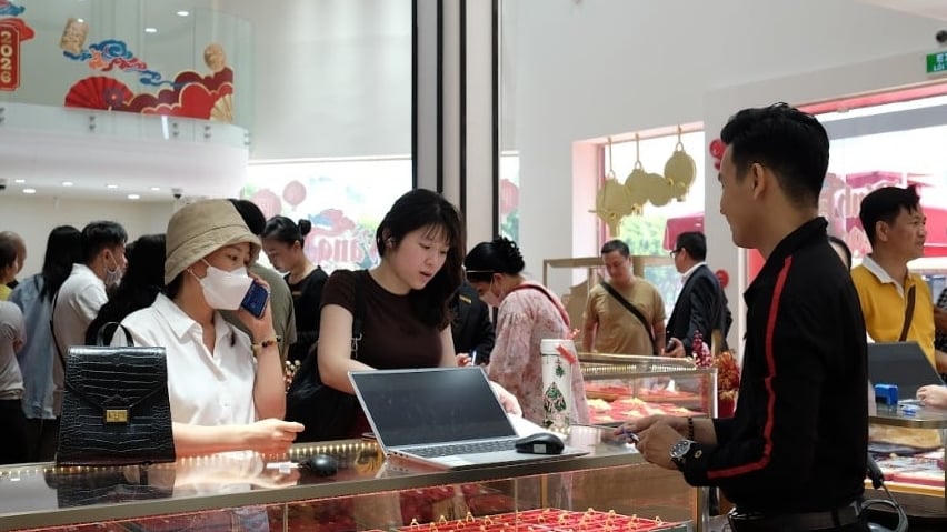 Giá vàng hôm nay 29/4: Vàng SJC, vàng nhẫn giảm mạnh trước kỳ nghỉ lễ