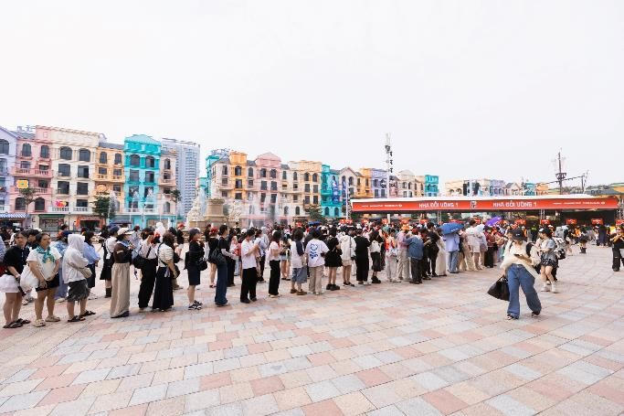 Không gian rộng rãi tại Grand World và công tác tổ chức chuyên nghiệp giúp các hoạt động check-in diễn ra quy củ và nhanh chóng