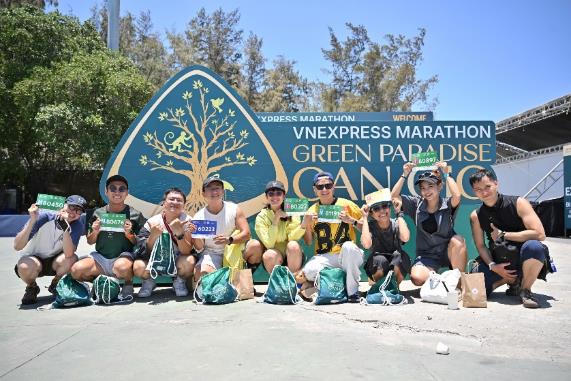Cộng đồng đam mê chạy bộ tề tựu về Vinhomes Green Paradise nhận Bib và Racekit trong ngày 30/4