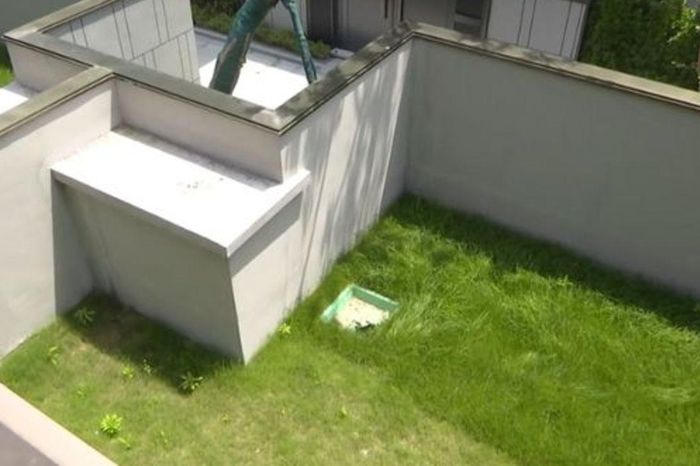 Chi 30 tỷ mua nhà sân vườn, chủ nhà sốc vì miệng giếng trong vườn