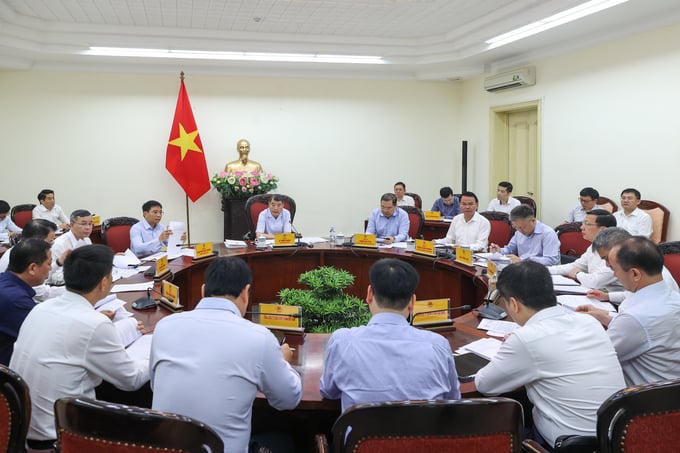 Thủ tướng Lê Minh Hưng nêu rõ, mục tiêu hoàn thành, đưa dự án vào khai thác thương mại trong năm 2026 là nhiệm vụ bắt buộc phải thực hiện - Ảnh: VGP/Nhật Bắc.