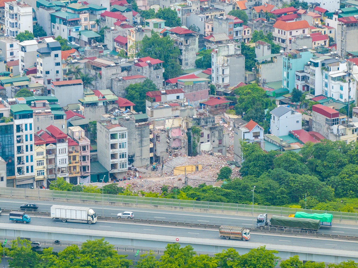 Việc đẩy mạnh tiến độ GPMB cho thấy quyết tâm của TP. Hà Nội trong việc sớm đưa đại lộ 10 làn xe này vào khai thác đồng bộ.