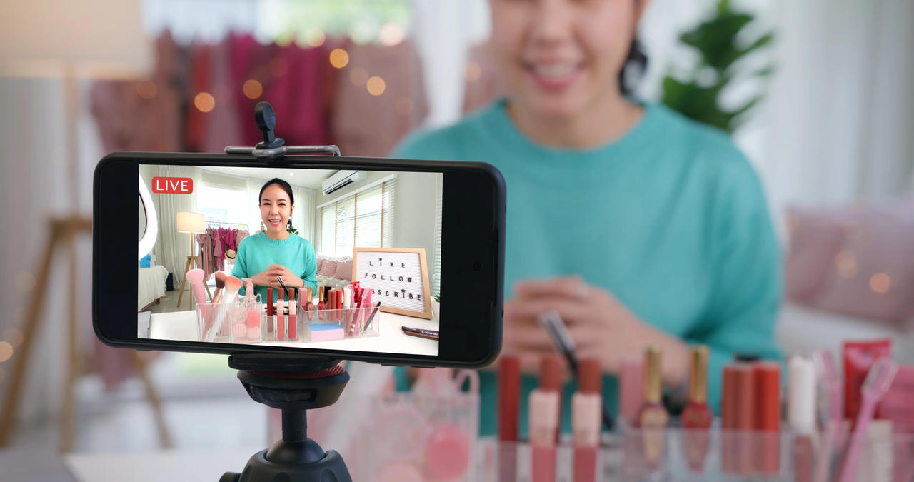 Xu hướng mua sắm 2026: 67% túi tiền online "đổ gục" trước sóng Livestream 