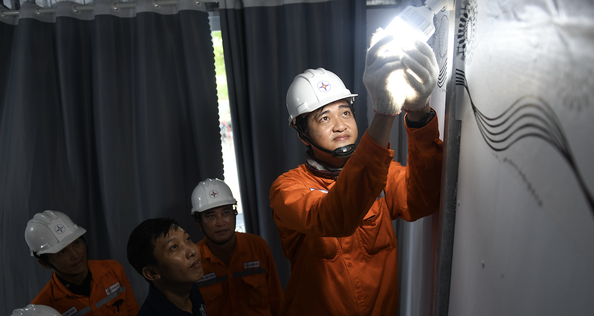 Người thuê trọ lưu ý: Giá điện chỉ từ 1.940 - 3.460 đồng/kWh, thu cao hơn là "vi phạm pháp luật"