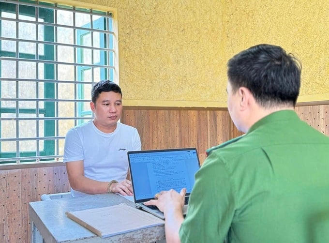 Ông Châu Ngọc Lâm, Giám đốc Công ty TNHH Thương mại Hiếu Diệp tại cơ quan công an (Ảnh: Công an cung cấp).