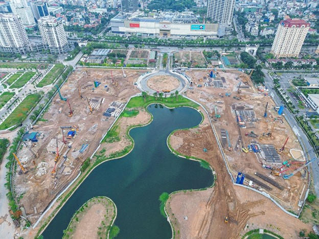 Hàng loạt hạng mục trọng điểm đang được đẩy mạnh với cường độ thi công liên tục cả ngày lẫn đêm