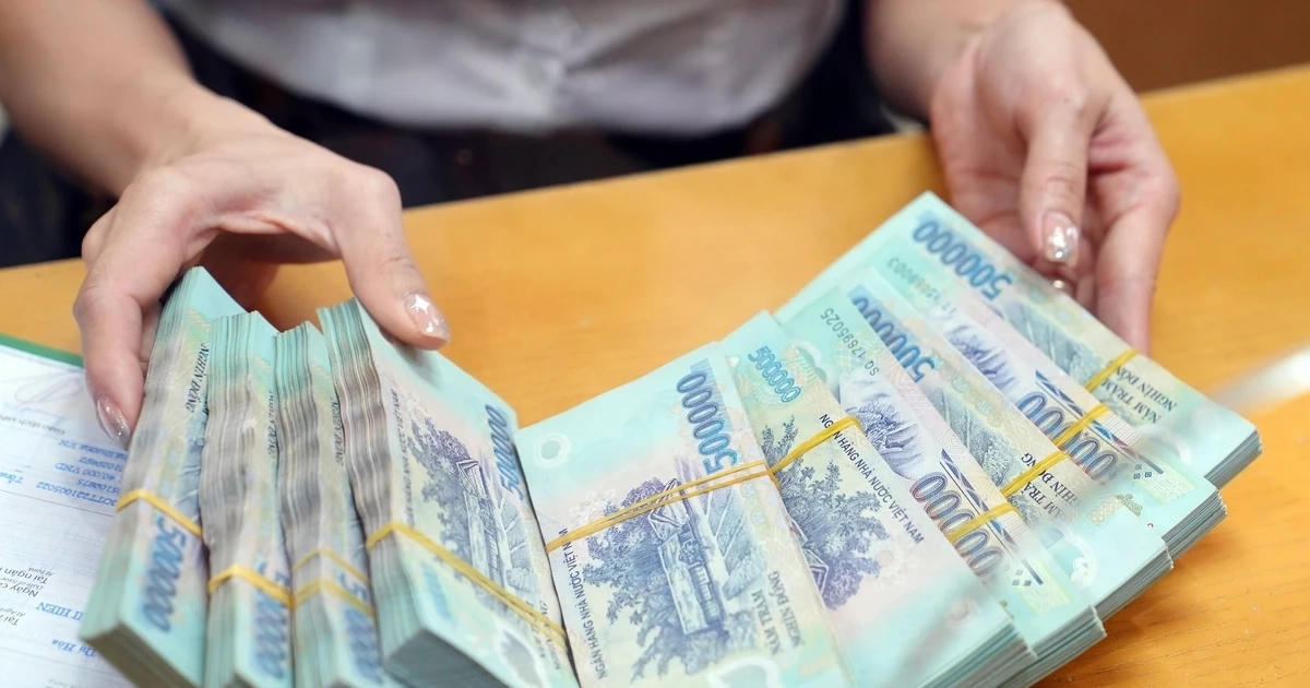 Tiền gửi ngân hàng giảm mạnh: Dòng tiền đang đi đâu?