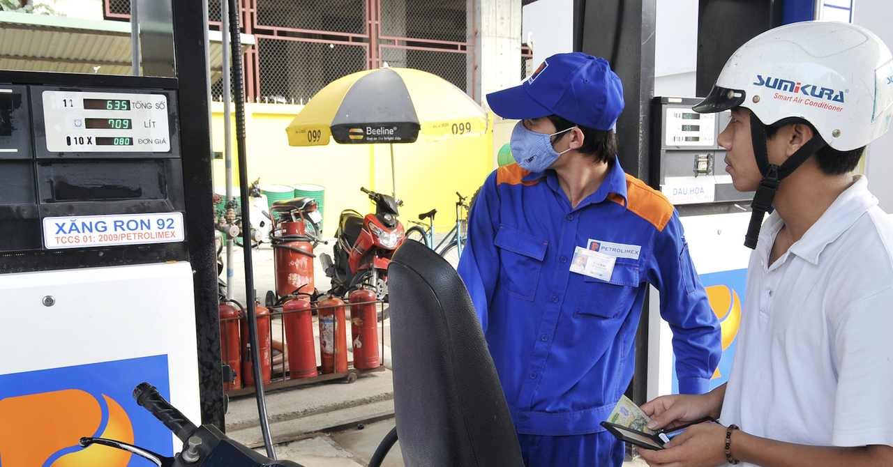 Giá xăng dầu hôm nay 12/5: Thế giới tăng tốc, trong nước hồi hộp chờ giờ G điều chỉnh
