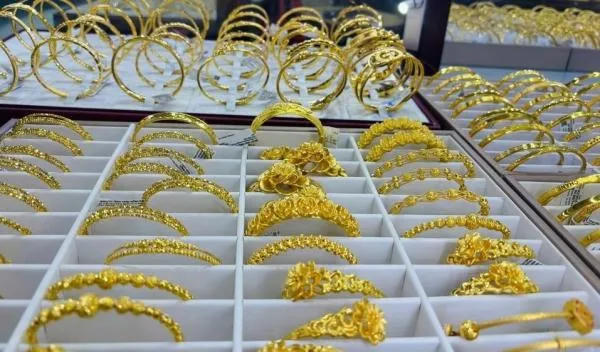 Giá vàng 13/5: Vàng thế giới lao dốc, vàng trong nước tăng mạnh