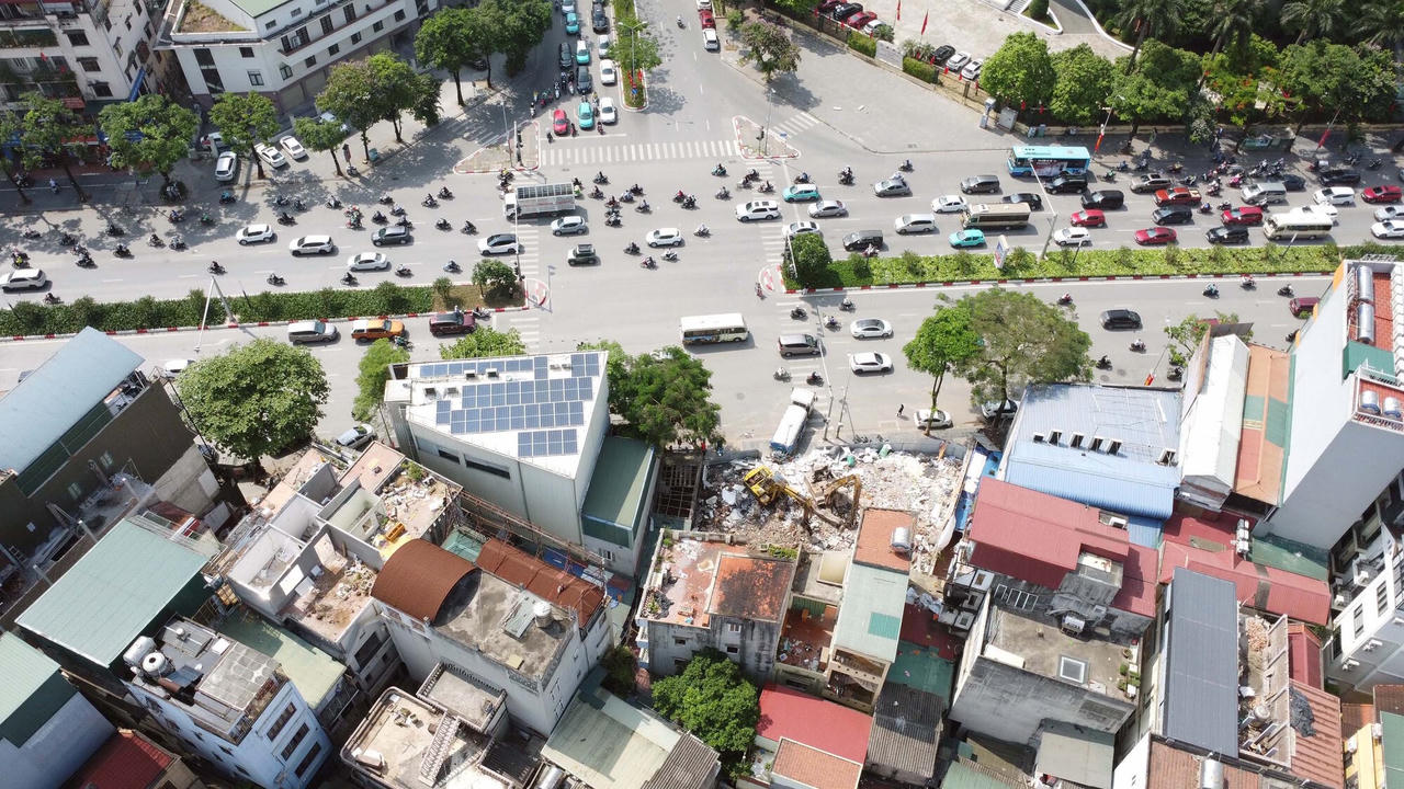 Cận cảnh công trường phá dỡ GPMB đường vành đai 2,5 đang tấp nập thi công