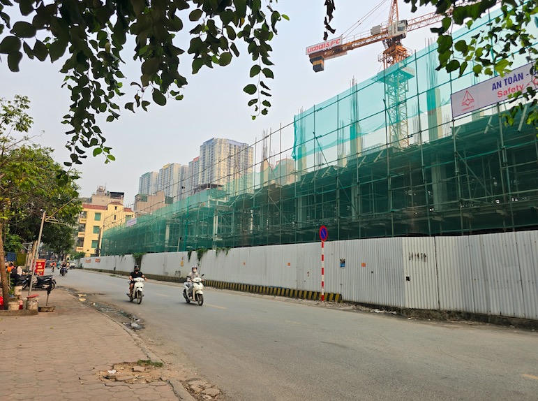 Toàn cảnh dự án khu nhà ở Đông nam đường Tố Hữu đang thi công rầm rộ, giá bán cả trăm triệu đồng m2