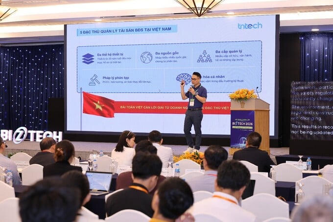 Ông Đỗ Huy Hoàng, TNTech trình bày về ứng dụng AI trong quản lý tài sản.