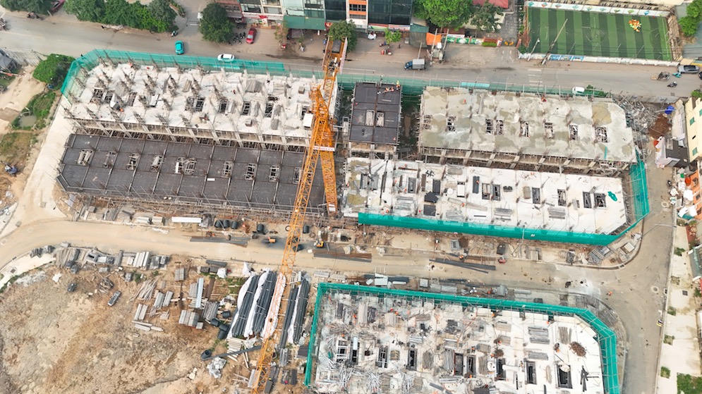 Toàn cảnh dự án khu nhà ở Đông nam đường Tố Hữu đang thi công rầm rộ, giá bán cả trăm triệu đồng m2