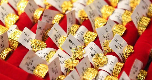 Chốt giá vàng hôm nay 17/5: SJC, vàng nhẫn giảm cực mạnh, người mua lỗ nặng