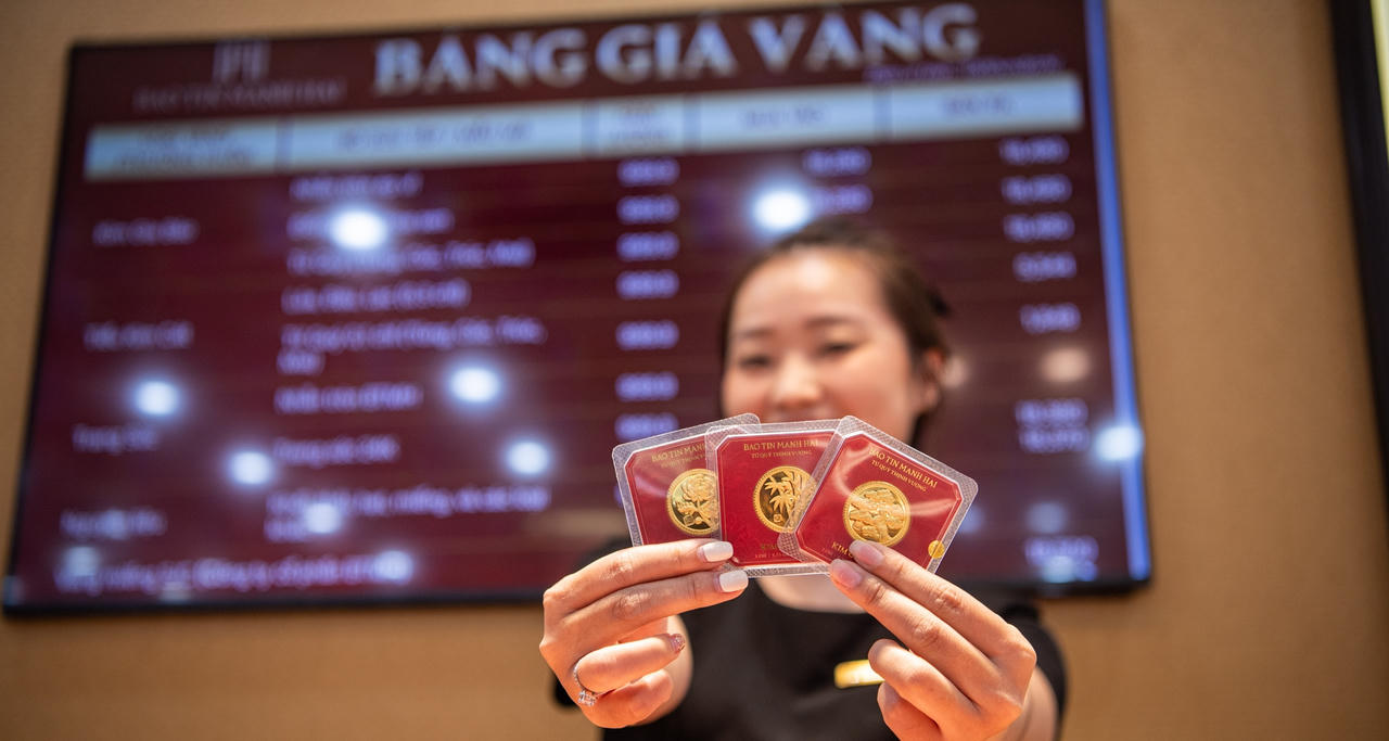 Giá vàng SJC lao dốc không phanh xuống dưới 159,5 triệu đồng/lượng