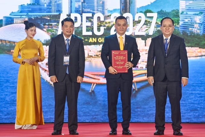 Sun Group và An Giang ký kết ghi nhớ hợp tác đầu tư hàng loạt dự án trọng điểm với tổng vốn đầu tư gần 100 ngàn tỷ đồng. Ảnh: Ánh Dương.