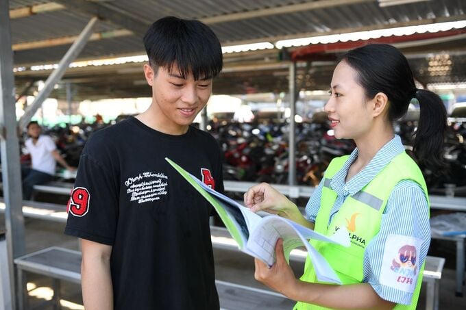 Không khí chưa từng có tại công trường KĐT Thể thao Quốc tế Hà Nội: Người dân địa phương háo hức tìm cơ hội “đổi đời”