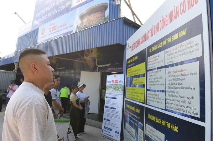 Không khí chưa từng có tại công trường KĐT Thể thao Quốc tế Hà Nội: Người dân địa phương háo hức tìm cơ hội “đổi đời”