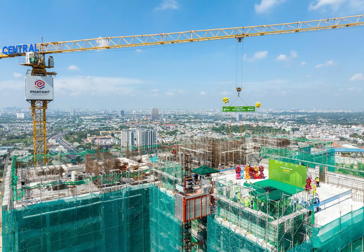 La Pura cất nóc tháp Zenia sau 6 năm thi công