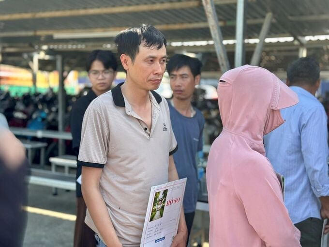Không khí chưa từng có tại công trường KĐT Thể thao Quốc tế Hà Nội: Người dân địa phương háo hức tìm cơ hội “đổi đời”