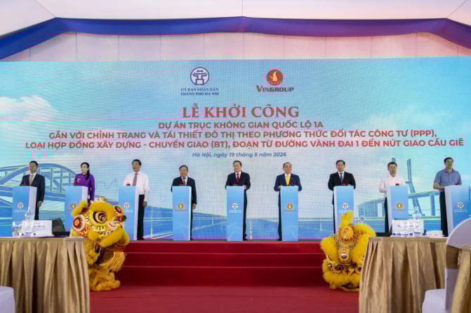 Lễ khởi công dự án trục không gian quốc lộ 1A gắn với chỉnh trang và tái thiết đô thị - đoạn từ đường vành đai 1 đến nút giao Cầu Giẽ (Ảnh: Dân trí).