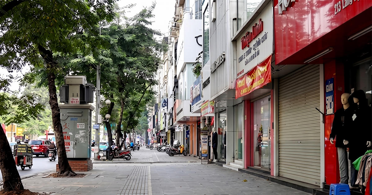 Nhà mặt phố Hà Nội khó cho thuê khi siết quản lý vỉa hè