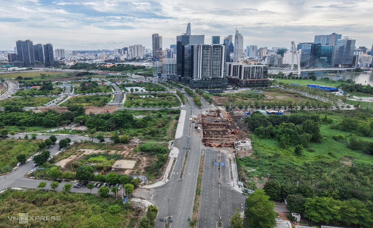 4 đường huyết mạch ở Thủ Thiêm dài gần 12 km đang tăng tốc