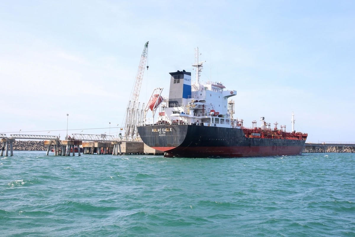 BSR lần đầu xuất bán 12.000 m³ xăng E10 RON95 bằng đường biển