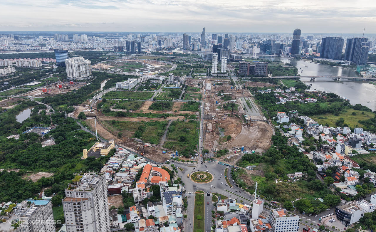 4 đường huyết mạch ở Thủ Thiêm dài gần 12 km đang tăng tốc