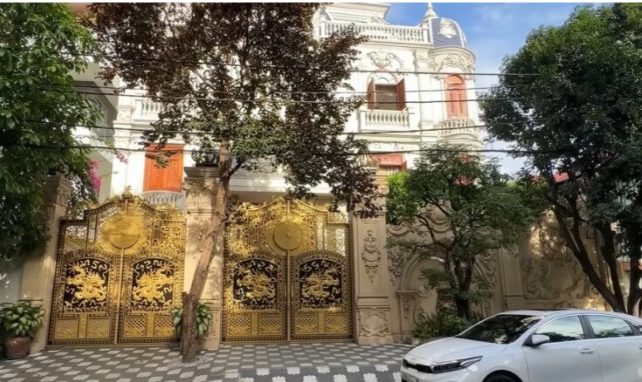 Choáng với biệt phủ của ca sĩ Long Nhật ở TP.HCM: Cổng trị giá như 1 căn nhà, bên trong như cung điện