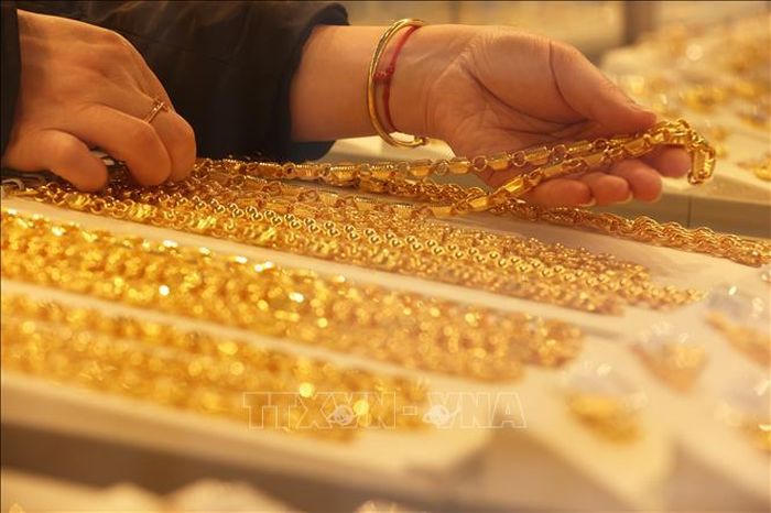 Giá vàng 18-24/5: SJC mất mốc 162 triệu, dòng tiền nghiêng về tiết kiệm