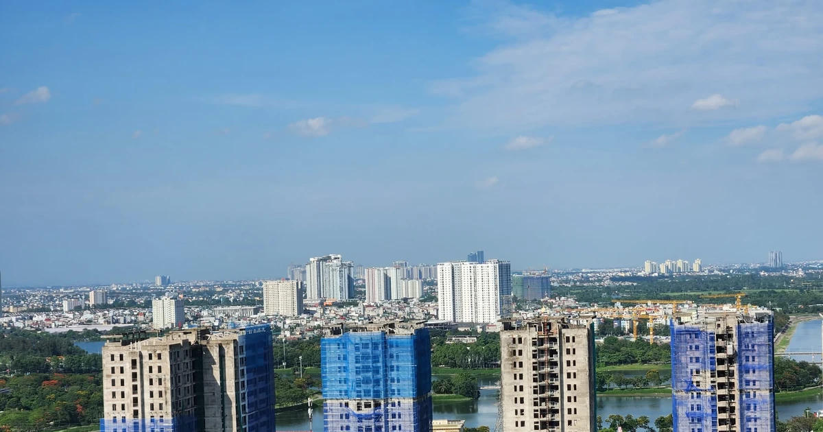 Giá chung cư Hà Nội tăng cao: Gỡ cùng lúc nhiều nút thắt