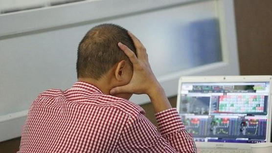 Tiền vào chứng khoán xuống mức thấp nhất 2 tháng: Điều gì đang diễn ra?
