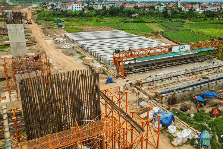 Tiến độ xây cầu Hồng Hà vượt sông Hồng