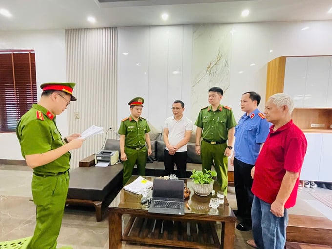 Cơ quan điều tra thi hành Quyết định khởi tố vụ án hình sự và khởi tố bị can đối với Trần Trung Được - Giám đốc Công ty TNHH Tân Phú Ninh Hòa Bình.