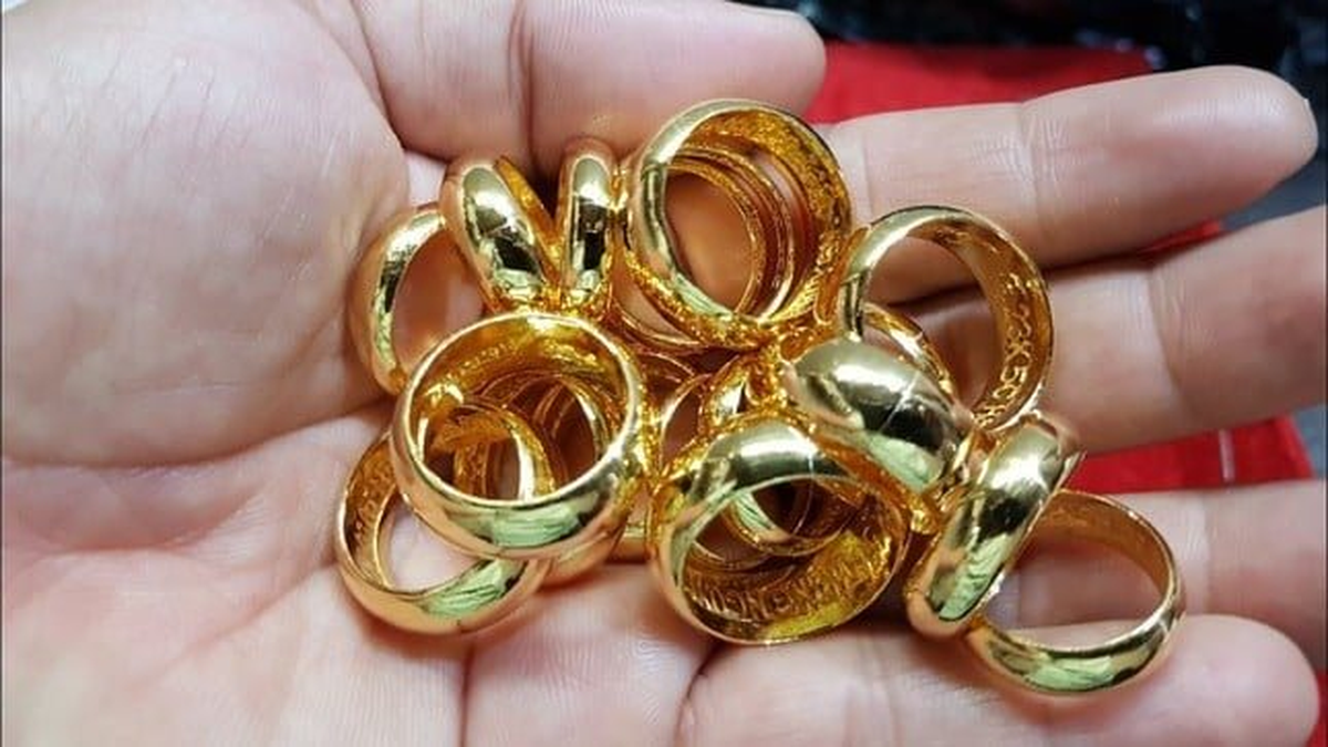 Thị trường vàng trong nước sáng nay 28/5 ghi nhận diễn biến bất ngờ khi giá vàng đồng loạt "hạ nhiệt"