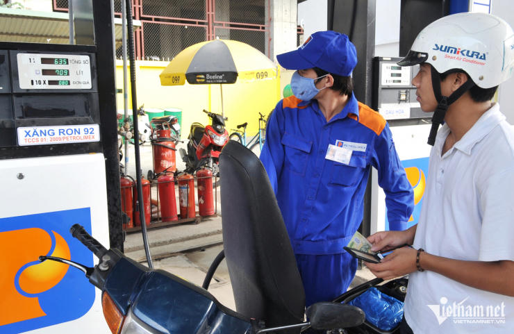 Giá xăng dầu hôm nay 31/5: Dầu thế giới lao dốc, xăng E10 bán đại trà ngày mai