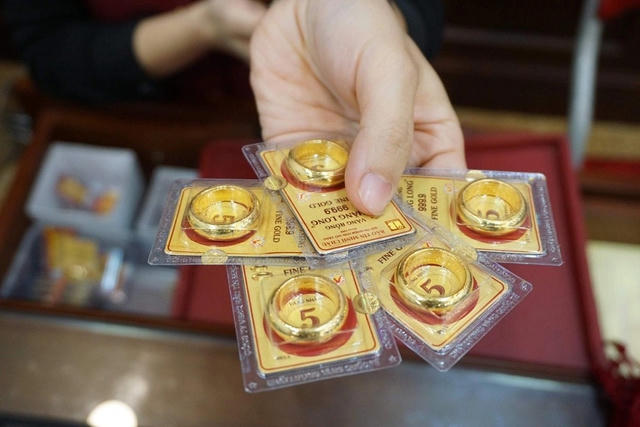 Mở cửa giá vàng 2/6: Thế giới rơi dựng đứng, vàng trong nước áp lực giảm cực mạnh?