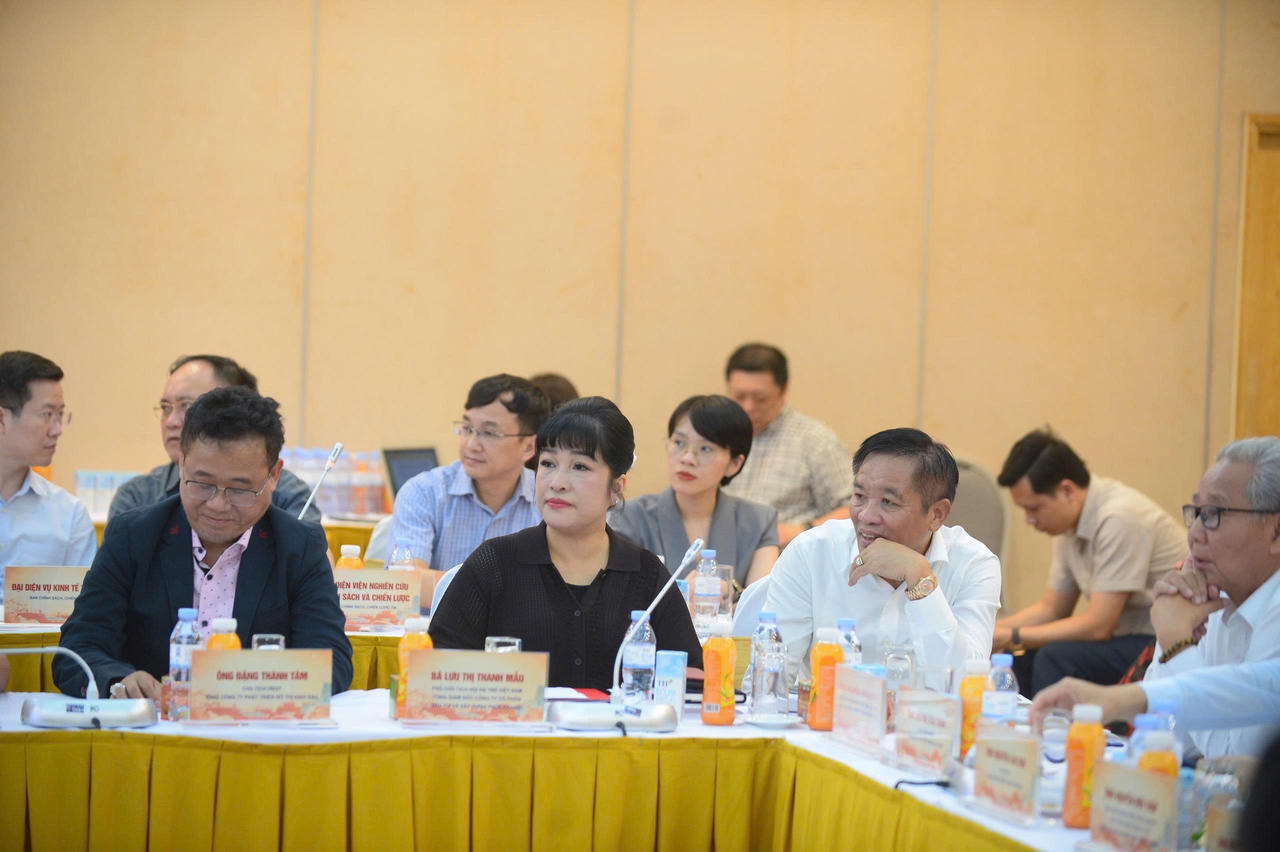 Các đại biểu tại hội nghị.