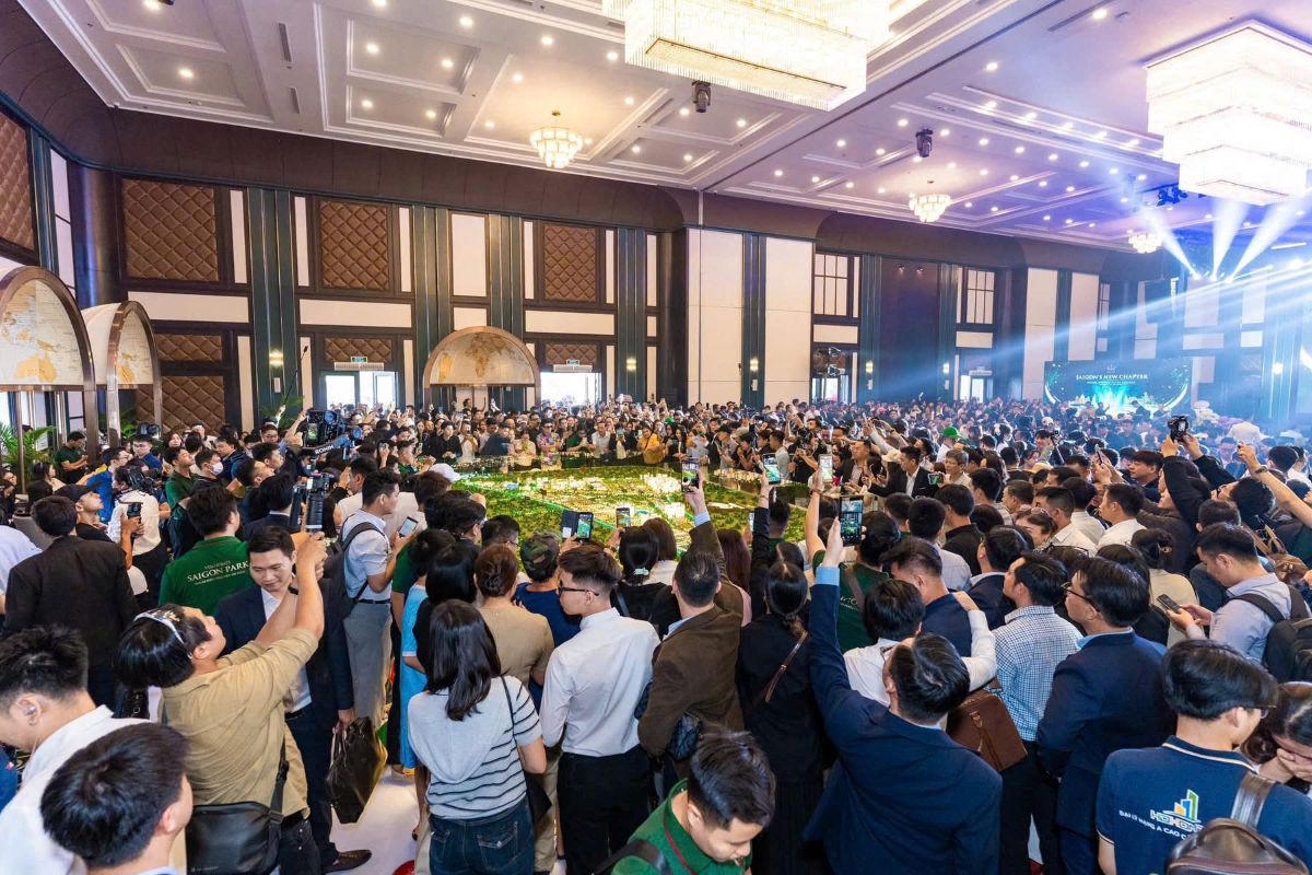 Hàng nghìn khách hàng, nhà đầu tư “vỡ òa” khi Vinhomes Sài Gòn Park công bố giá bán và chính sách bán hàng “bom tấn”, hôm 31/5