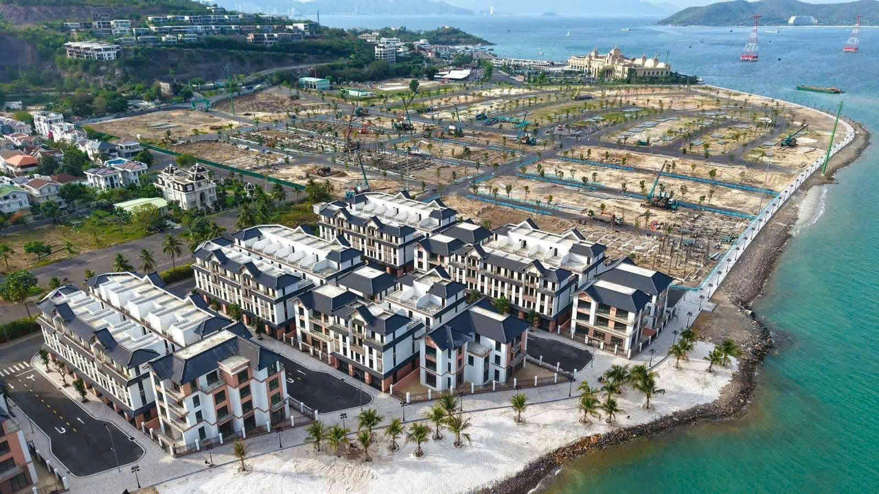 Các hạng mục thi công tại Vinhomes Pearl Bay đang được đẩy nhanh tiến độ
