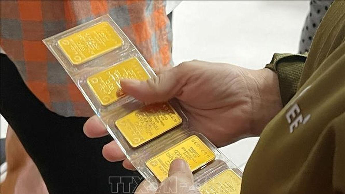 Giá vàng giảm thêm 5 triệu đồng/lượng, người mua bắt đáy lỗ sấp mặt