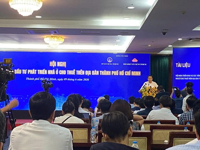Phát biểu tại hội nghị, Chủ tịch UBND Thành phố Nguyễn Văn Được khẳng định, phát triển nhà ở cho thuê không chỉ là giải pháp bảo đảm an sinh xã hội mà còn là nhiệm vụ chiến lược nhằm nâng cao chất lượng sống của người dân. (Ảnh: Trang UBND TPHCM)