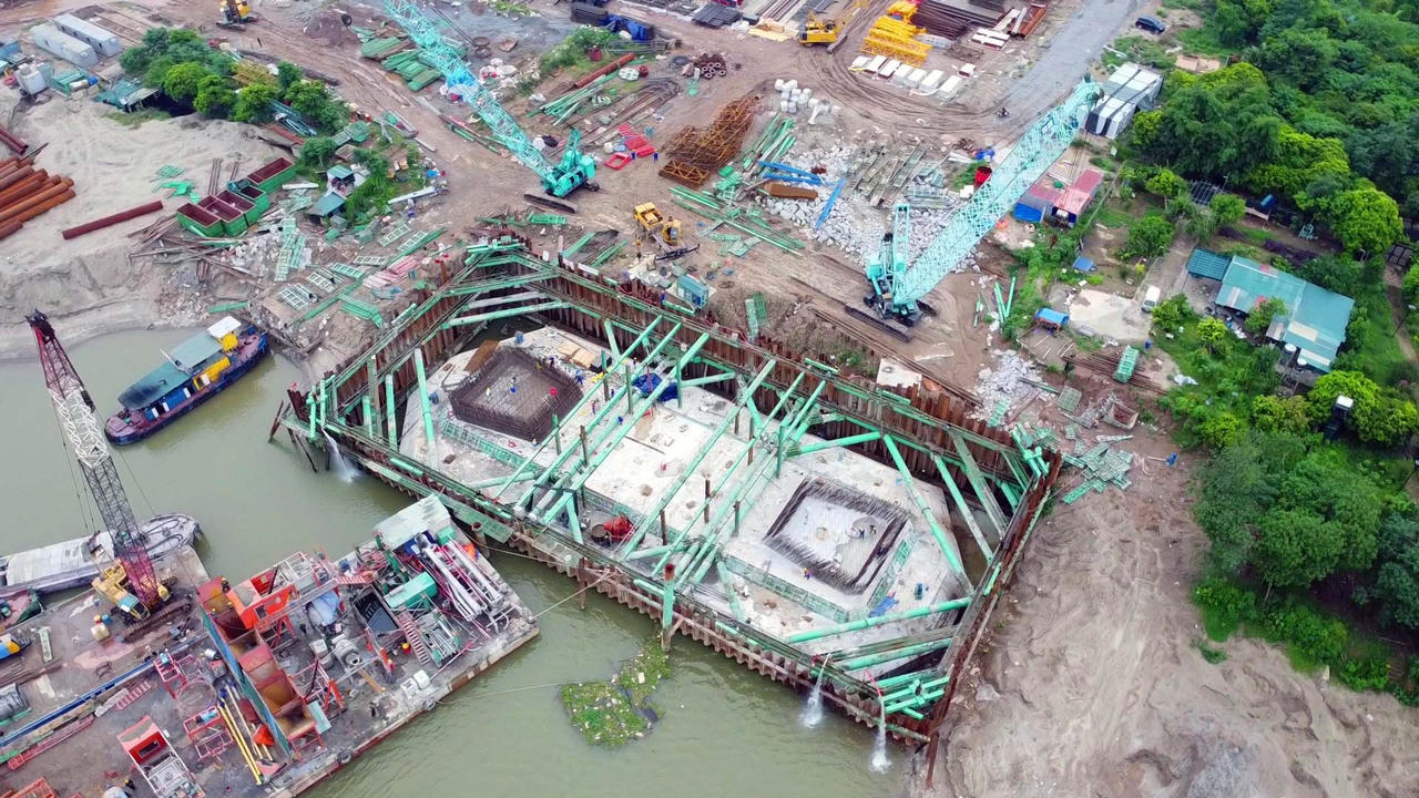 Cây cầu tỷ đô Tứ Liên sau 1 năm xây dựng đang làm đến đâu