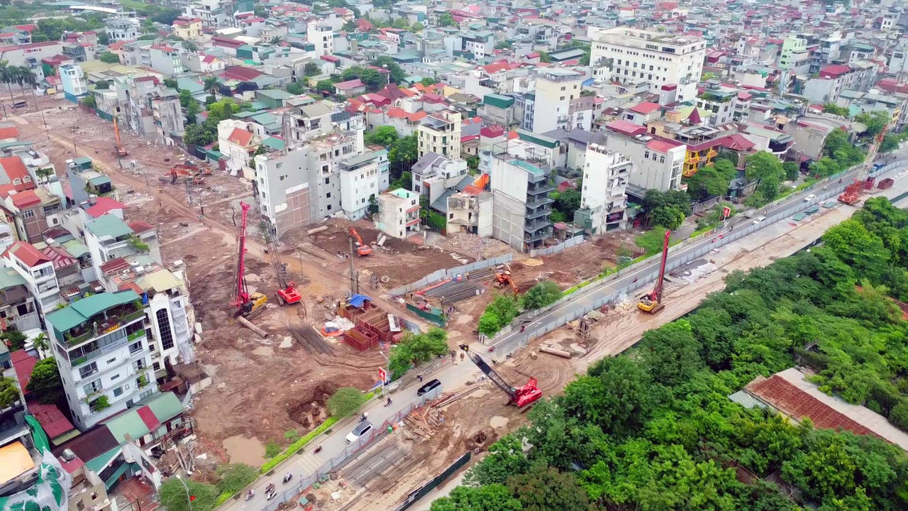 Cây cầu tỷ đô Tứ Liên sau 1 năm xây dựng đang làm đến đâu