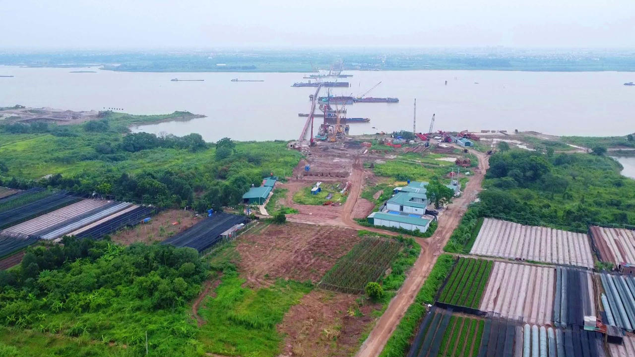 Cầu dây văng cực kỳ hoành tráng 7.300 tỷ bắc qua sông Hồng đang thi công rầm rộ