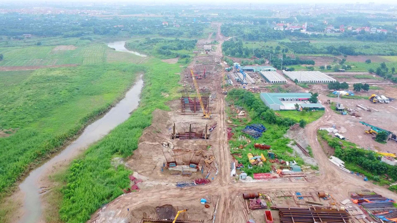 Cầu dây văng cực kỳ hoành tráng 7.300 tỷ bắc qua sông Hồng đang thi công rầm rộ